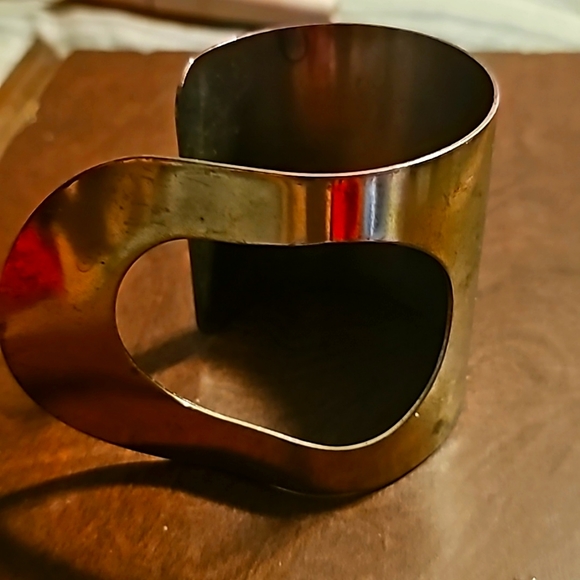 Ferragamo Sculptural Silvertone Wide Cuff Unique Design Bracelet - Picture 2 of 8